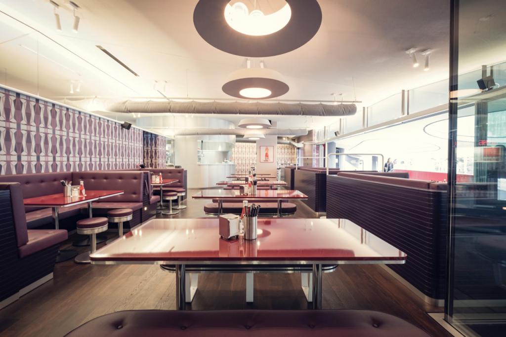 Helvti Diner Urania Umbau