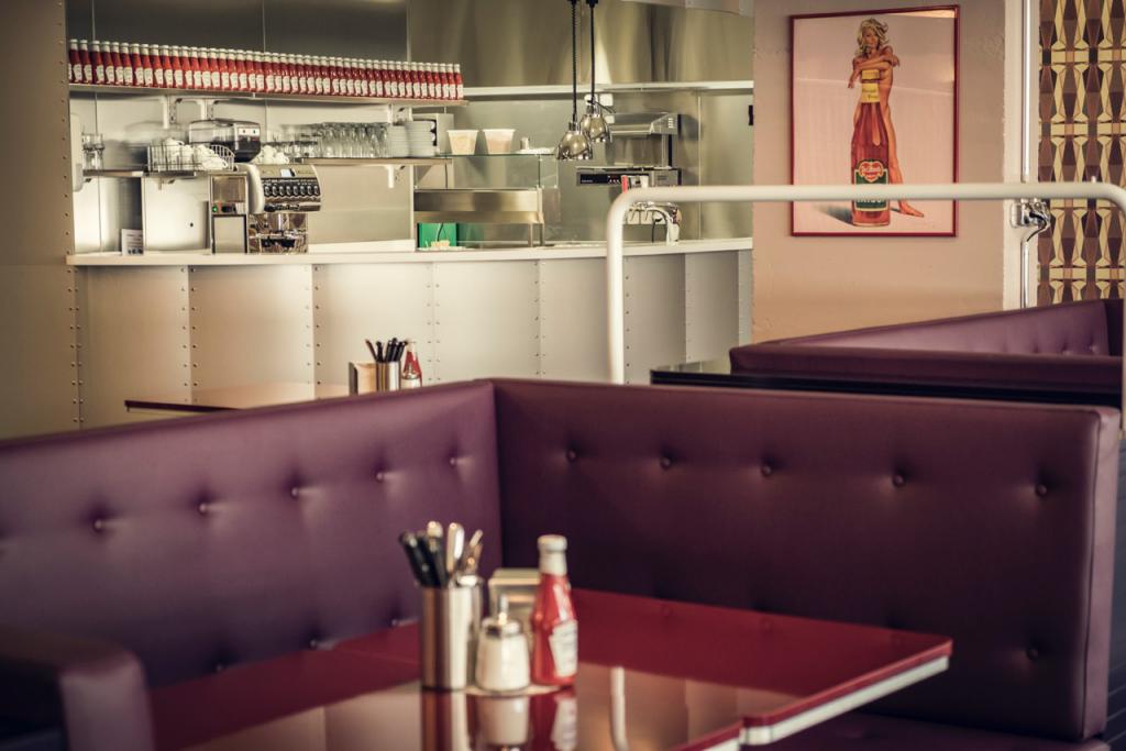 Helvti Diner Urania Umbau