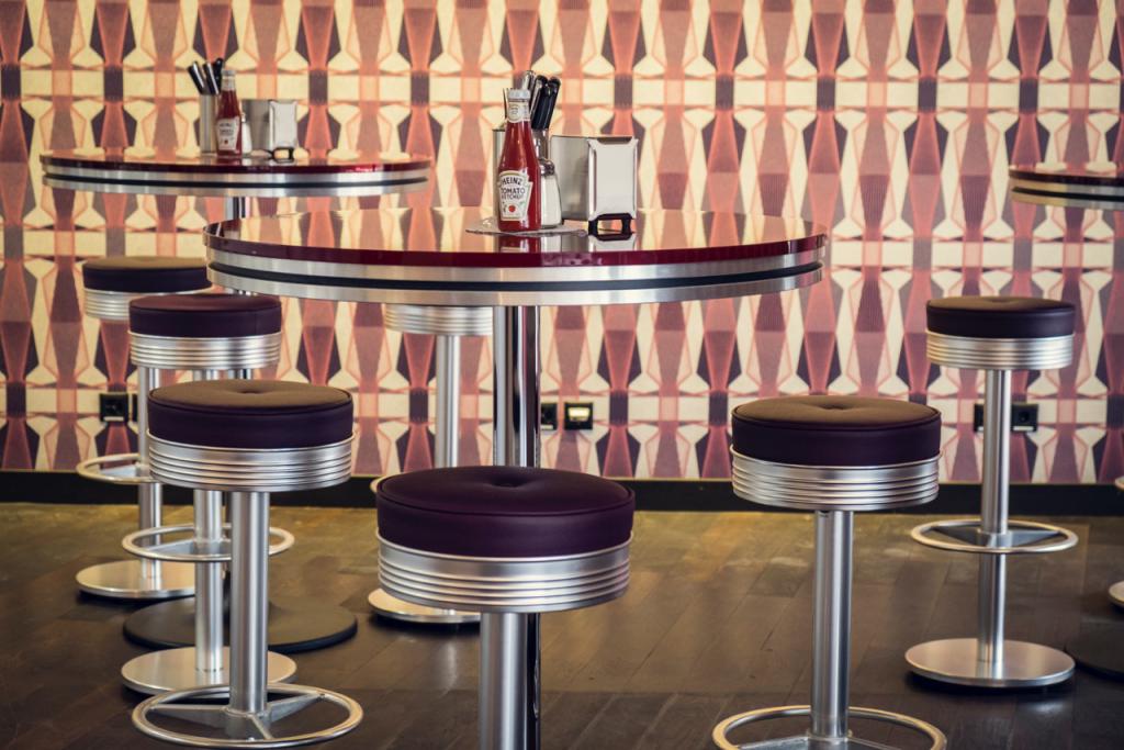 Helvti Diner Urania Umbau
